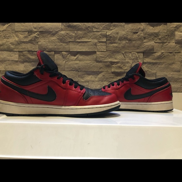 Nike Air Jordan Retro 1 LOW Reverse Bred Pebbled Swoosh
2021 - Picture 3 of 5